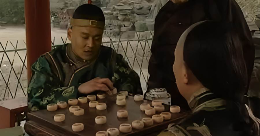 康熙和侍衛下棋時中途離開,15天后看到侍衛的尸體,康熙羞愧不已