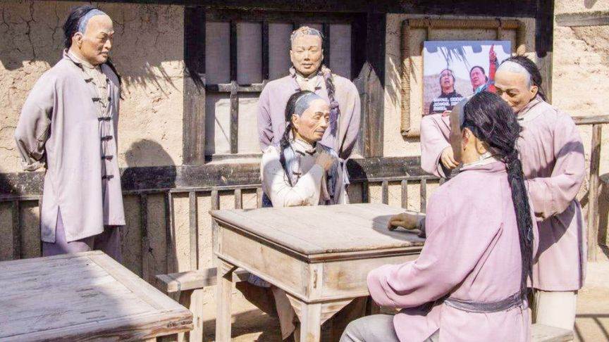 大清男人辮子到底有多「臟」?1米之內味道刺鼻,夏天長滿虱子